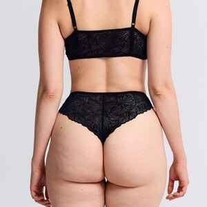 CUPSHE High-Waisted Scalloped V-Neck Two-Piece Bikini Set